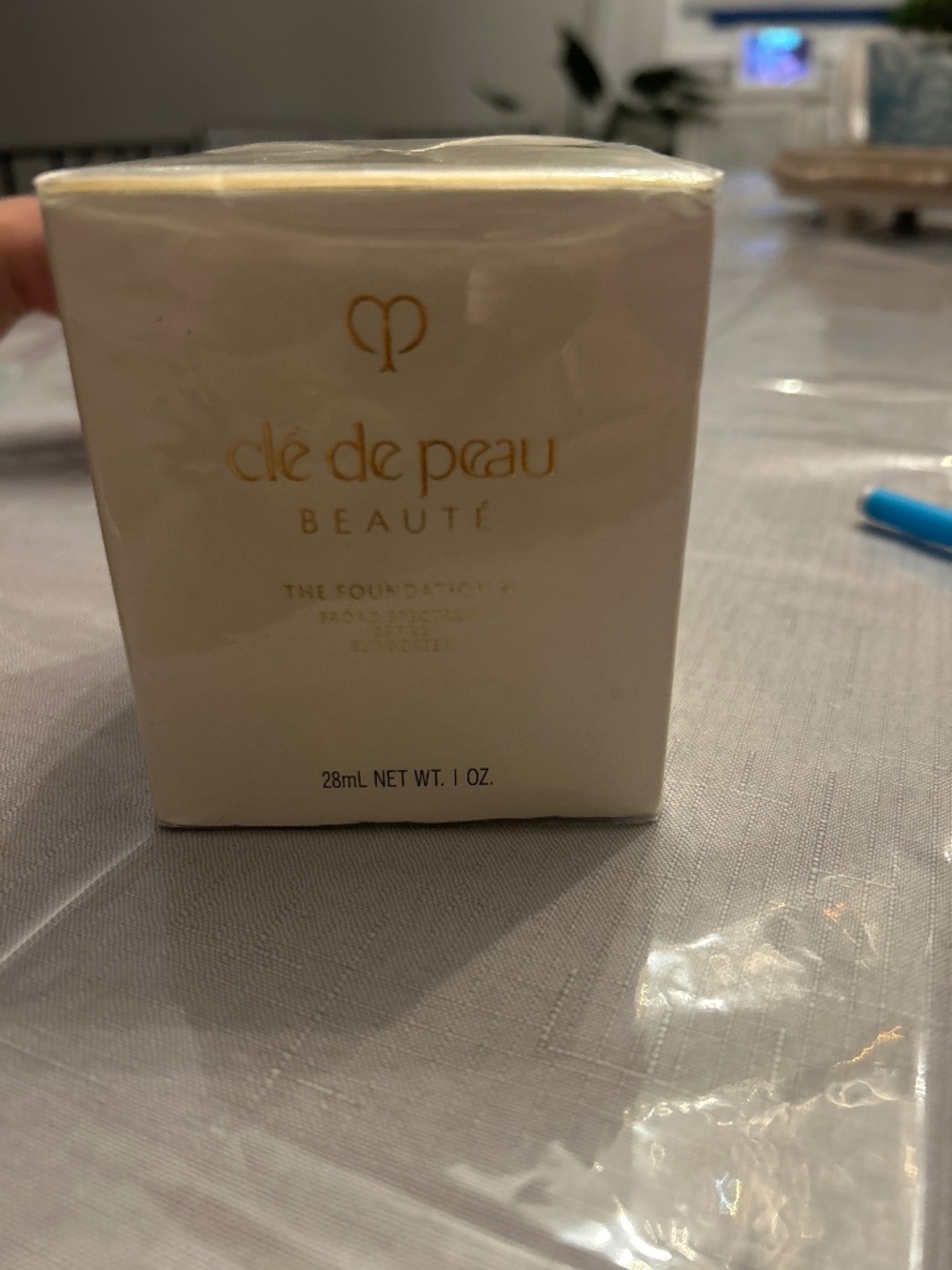 Cle de peau the foundation O100